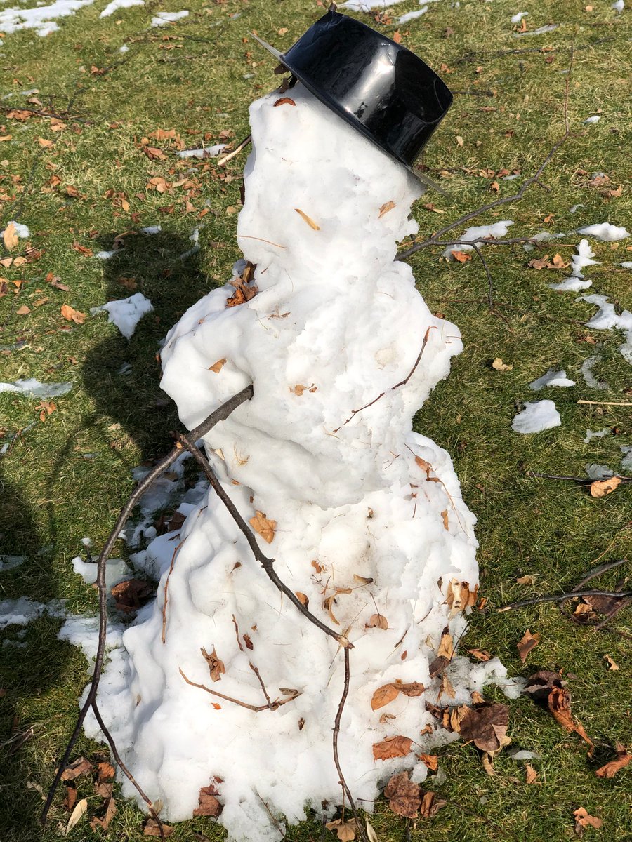 matthewsdolan's tweet photo. @jeffbaraka @niemanfdn @Harvard @annieisi @SelyColon We have two single parents here. It's a juggle but they find the time to participate and balance with time for their kids. Plus Nieman's Lippmann House is welcoming to everyone, even the young ones. Assuming one made this on our lawn! #niemanlife https://t.co/SpHj9Ofxfd