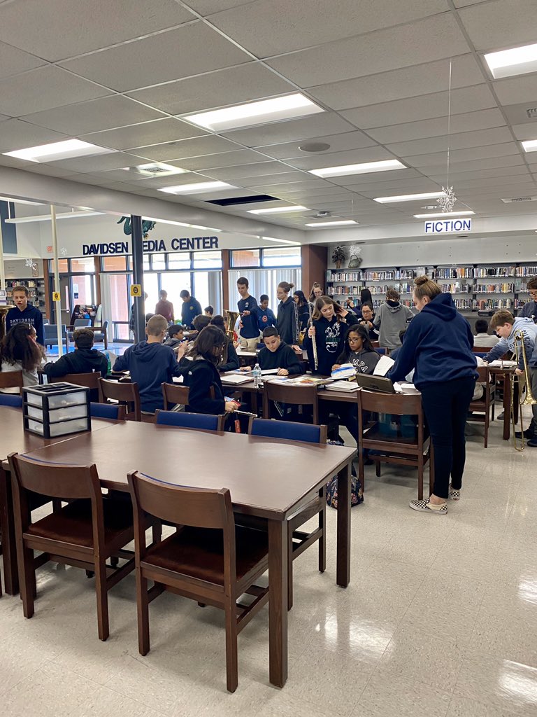 DavidsenDragons's tweet photo. Student leaders teaching our newest Dragons to Band how to handle and play their new instruments! #hcpsarea2 https://t.co/MsPFu6Bs8H
