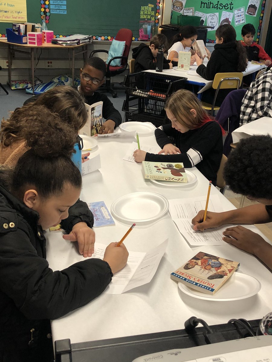 MsMayotte's tweet photo. This morning @Grange5th successfully ran student-led book clubs! 🤗 Then this afternoon, @GrangeES 5th graders got to “taste” different historical fiction novels in order to select a preference for their upcoming book study! 👩🏼‍🍳 https://t.co/0FERxxcqpa