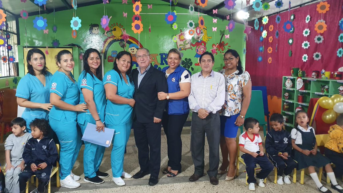 EdgarCuevaV's tweet photo. Hoy en la mañana, MSc.@EdgarCuevaV director #Distrito23D02 de educación #SantoDomingo, fue parte de la inauguración del #Salón de #EducaciónArtística, en beneficio de @fyaecuador, felicitamos el apoyo de @itsj_japon. Como también a las autoridades, docentes y padres de familia. https://t.co/W4YScT7j6j