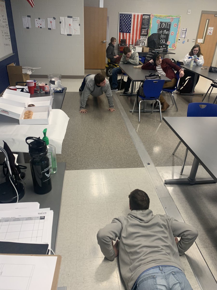 RockvaleHighCJ's tweet photo. If Cops are gonna eat 🍩 we have to stay fit!! 💪 A little friendly push up competition. #RockvaleHigh_TN #RuCoCTE #RockvaleHigh_CTE https://t.co/G4PAUwpFK8
