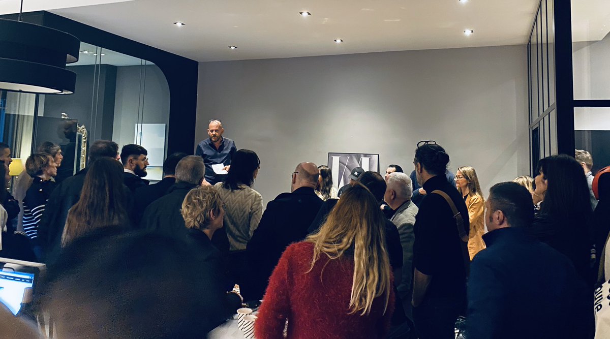 kojakcreation's tweet photo. 🙌 Très belle soirée pour le lancement de nos deux revues KA : l’une consacrée à l’art contemporain, l’autre à la littérature. 

➡️ À retrouver ici : https://t.co/riIYTiWSEN ou directement à l’agence ! 

#Lyon #Paris #KojakDesign #Edition #Art #Litterature https://t.co/7xuqVhZoWf