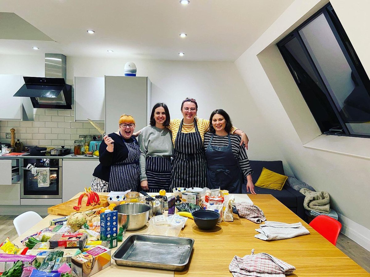 SupperAtWoods's tweet photo. Tonight alongside my sister and some crackin pals, we prepped a whole load of deliciousness ready for a lickle soft launch tomorrow... pics will follow... 

#bristolfood #seasonalfood #localproduce #softlaunch #somuchchoppin https://t.co/nu3T2WqHRw