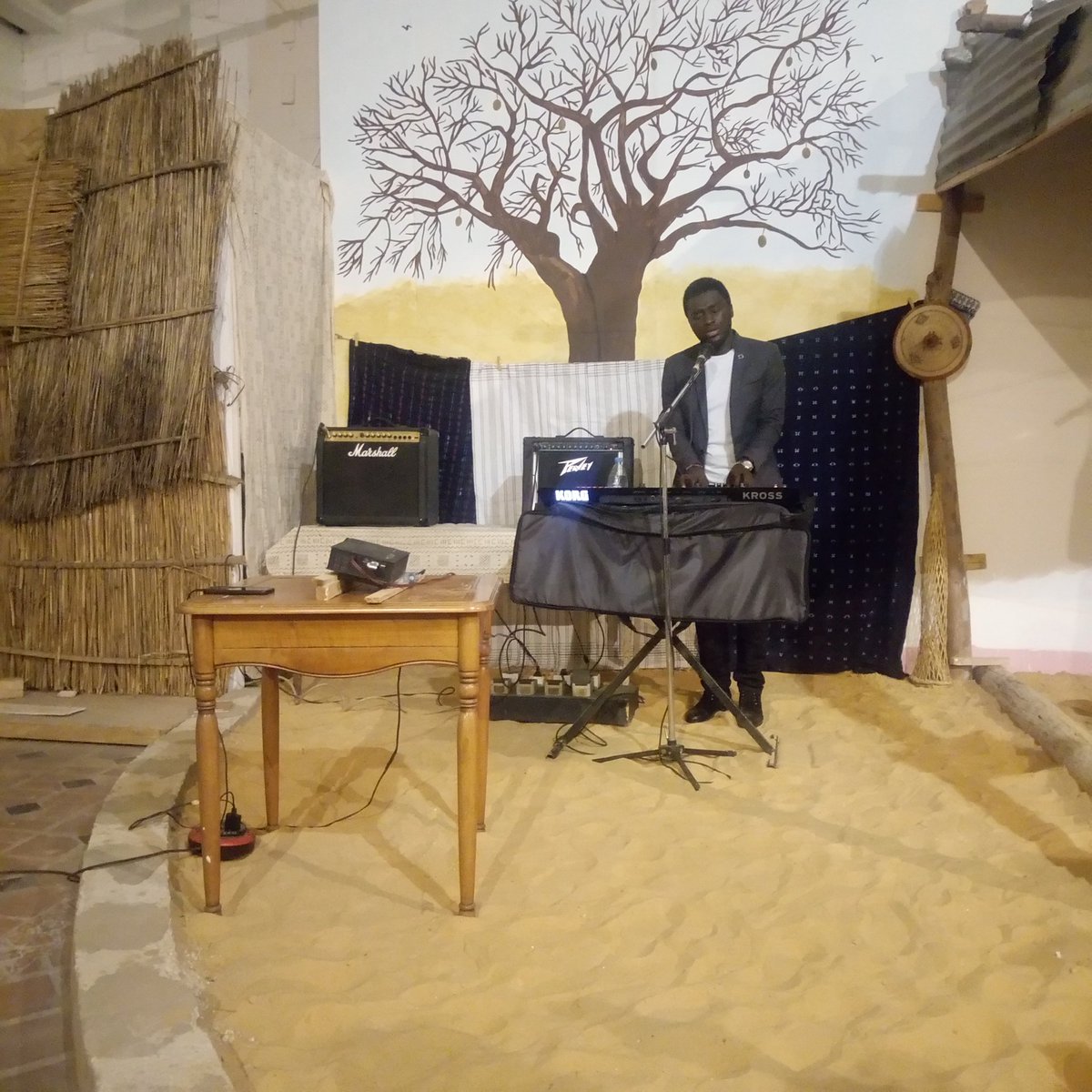 FulgenceGackou's tweet photo. Découverte à l'espace Vema, de l'exposition #Fadidi avec la styliste @nunudesignbydk
Vidéo à suivre... https://t.co/lzi3UpaDO9