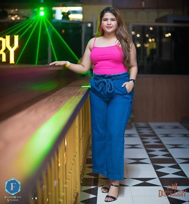 Bloggerplussize's tweet photo. Plus size pant love  @daminisaini__⠀
 @shein_in @sheinofficial ⠀
⠀
#curvyfashion #curvygirl #plussizefashion #plussizeindia #plussizemodel #plussizemodels #plussize #plussizewednesday #goldenconfidence #plussizebeauty #curvywomen #curvymodel  #bodypositive #bodypositivity #c… https://t.co/diu8FmL7j6