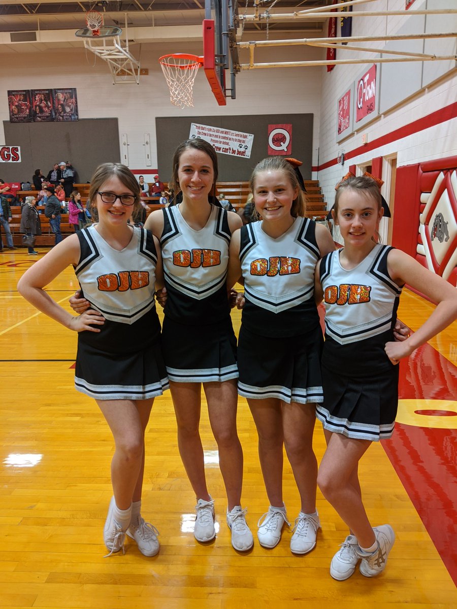 StephanieWick7's tweet photo. Last basketball game. So proud of my Hornet cheerleaders. @USD482Dighton https://t.co/EJyepKZTc4