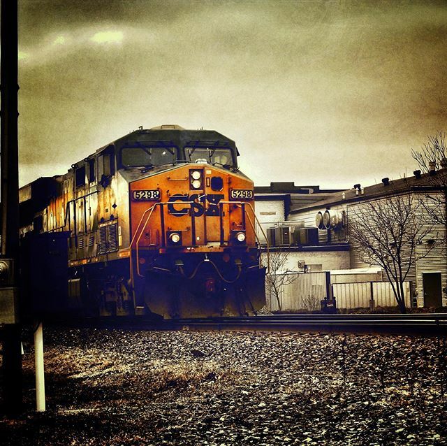 brockawillis's tweet photo. CSX train coming down the tracks in Fortville Indiana. #nature #naturephotography #landscapephotography #naturalindiana #indiananature #myindiana #igersindiana #igersindy #shotoniphone #tracks #train #traintracks #nature #iphonexsmax #csxrailroad #iphone… https://t.co/tpe35sdAlm https://t.co/OM0SNfp0SI