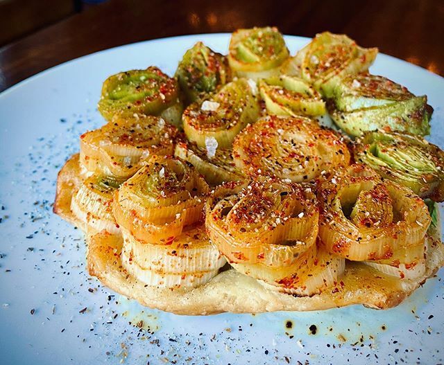 ToroBravoPDX's tweet photo. Leek “Empanada”. potato foam. smoked olive oil. ash. On our Pinchos menu nightly.
.
👨🏻‍🍳: @nicstarnold / @flood_pants
📸: @staycationpdx
.
.
.
#torobravopdx #dinner #tapas #torobravoinc #pdxeats #pdxfood #pdx #eaterpdx #pdxfood #pdxfoodie #pdx #pdxrestaur… https://t.co/feauD6sn5q https://t.co/uylGVMDEnk