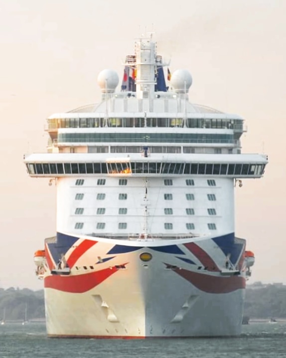 nauticallyspeak's tweet photo. Take a bow #Britannia! 🛳️🇬🇧📸

#pandocruises #holidaylikeneverbefore  #flagship #britannia #southampton #may2017 #bowshot #hullart #unionflag #cruiseshipphotography #cruisemarsh https://t.co/w5lhMnOZgH