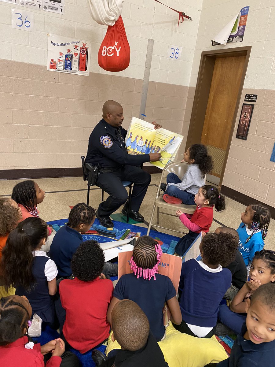 IPSTorrence83's tweet image. Pacers Care Team came to read too our students today.