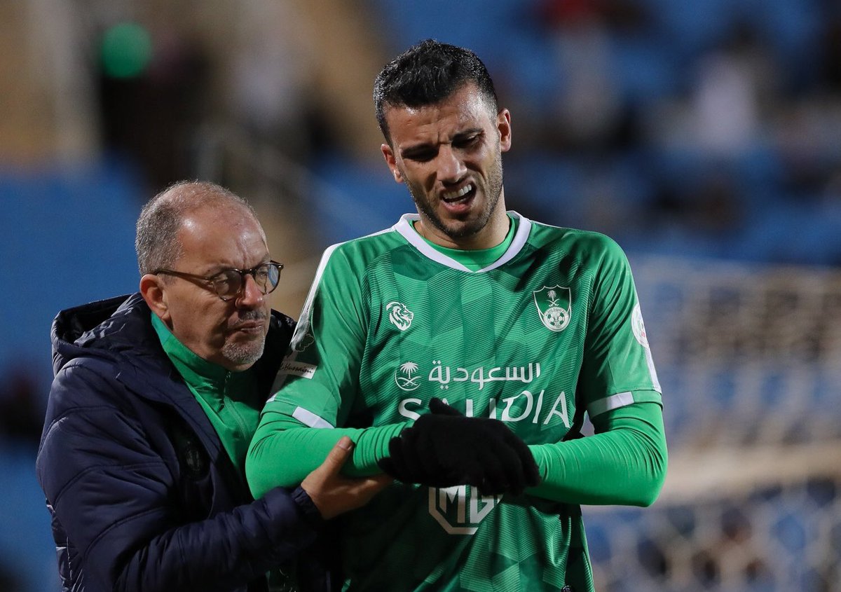 All_sports0's tweet photo. وجهة نظرك من الافضل في الدوري السعودي للمحترفين

1- لاعب #الاهلي #عمر_السومه = رتويت
2- لاعب #الهلال #قوميز = اعجاب https://t.co/nbnHp53SLd