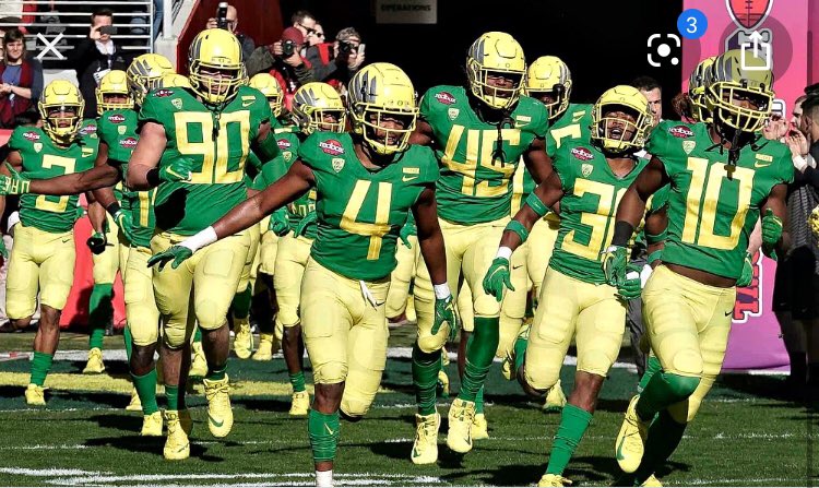 Blessed 🙏🏾to receive an offer the University of Oregon 💚🦆 #Goducks #Pac12💚💛