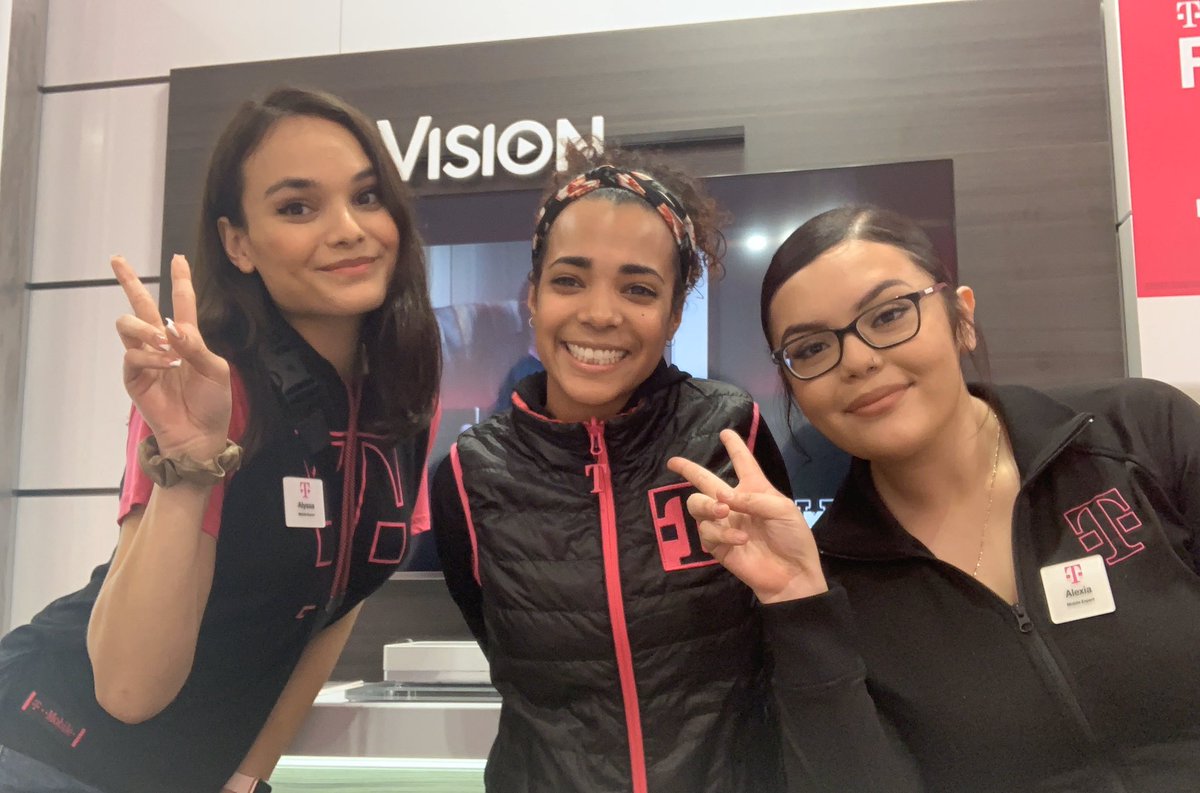 alexia_vidaurri's tweet photo. team sunvalley :D @cellularbabe https://t.co/g0AK2SKQoP