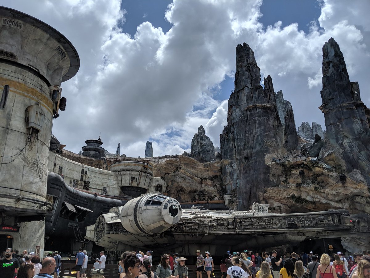 TheSmartMouse's tweet image. Millennium Falcon: Smugglers Run now FastPass at @WaltDisneyWorld ! See all the #HollywoodStudios FastPass tier changes in my updated article #DisneyWorld
#familytravel #disneytips
smartmousetravel.com/2017/05/20/gui…
