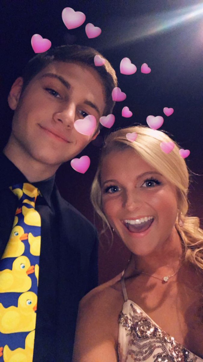 izzyalexander_'s tweet photo. Happy 18th Logan 🥰 Hope your day was so good, thanks for making tutorial and homeroom entertaining, love you log ❤️❤️ @LoganBlaasch https://t.co/ShwmodgfUp