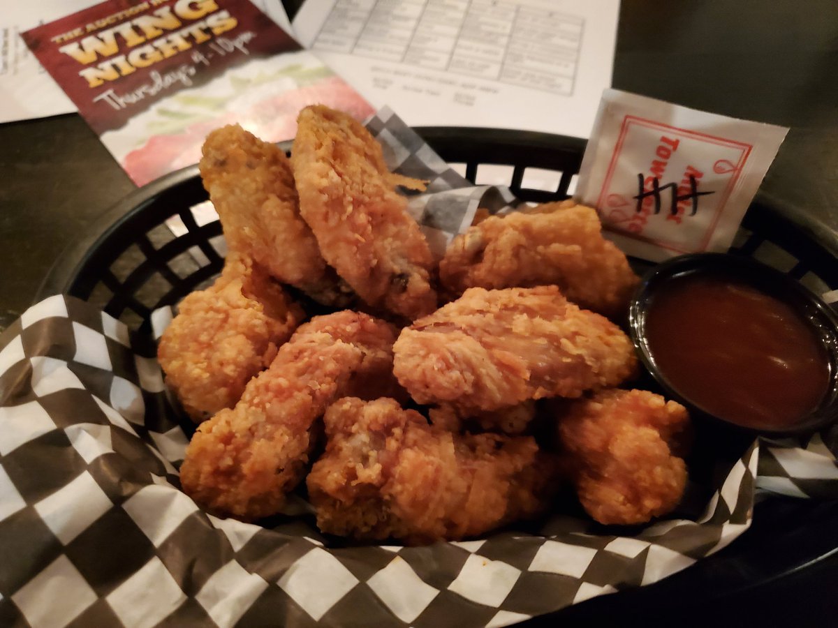 HalifaxWingman's tweet photo. Another #WingWeekend adventure with the guys from @wingweek begins at the Auction House! https://t.co/mMmnoBYGlK
