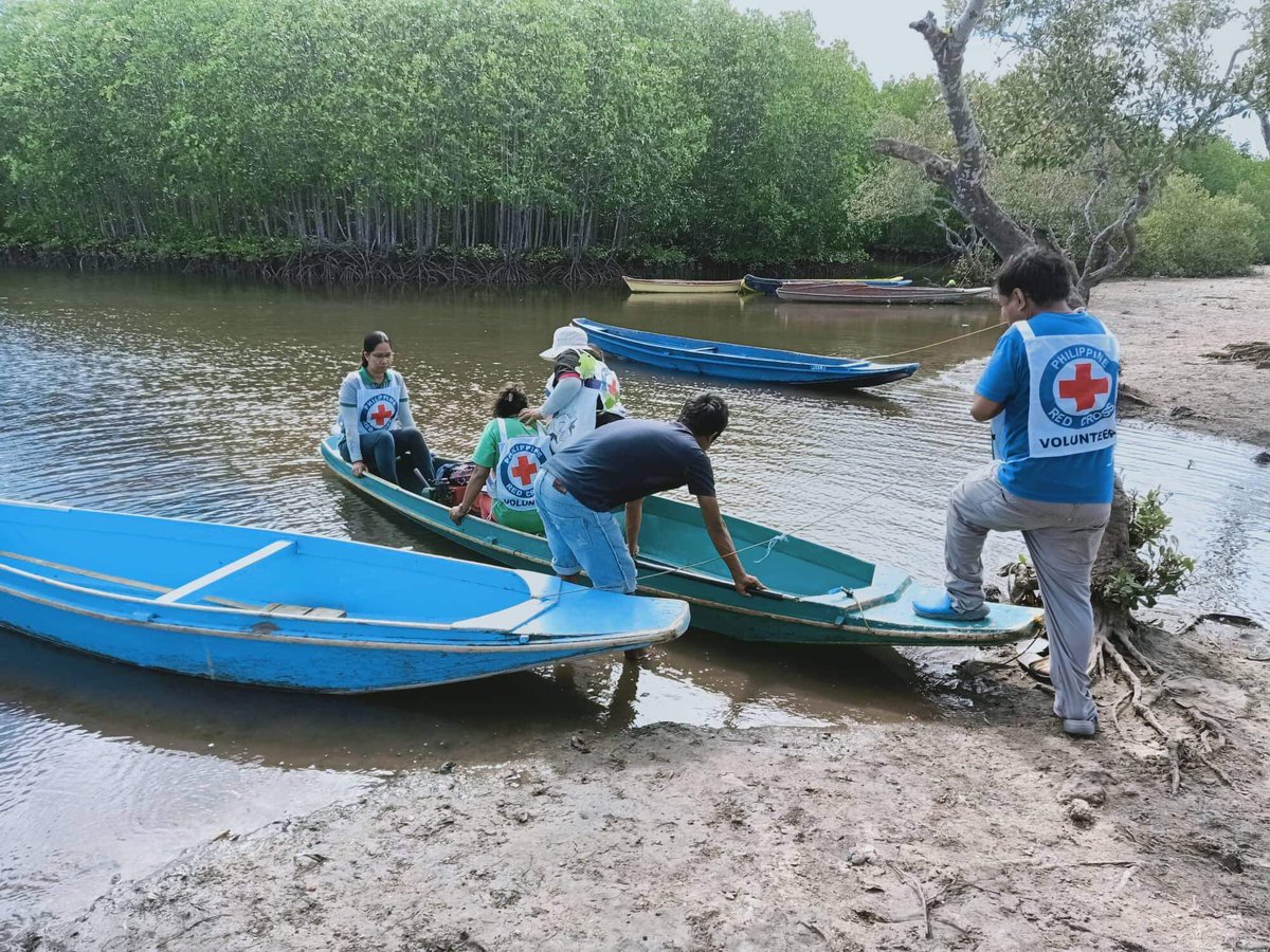 francenoguera's tweet photo. Philippine Red Cross did it again! 👏

@philredcross Zamboanga City Chapter has vaccinated 16,944 kids under 5 vs #polio from 20-23 Jan 2020, surpassing their 15,000 target. Thanks to the hardworking &amp; efficient volunteers &amp; staff! Great job! ❤👏👏👏

📷 PRC Zamboanga City https://t.co/XQRv1Us7BV