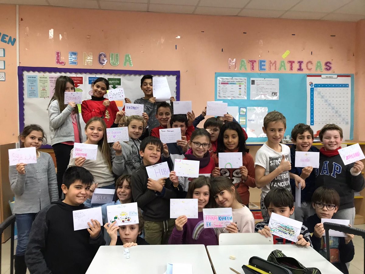 cpb_ileonor's tweet photo. ¡Recuperando las cartas y el correo postal!. Redactar una carta, rellenar el sobre, remitente, destinatario, el sello...y al 📬.Los alumnos de 4º de Primaria se cartean con niños y niñas de otro cole. Toda una experiencia, y una gran alegría cuando llegan las cartas.📝📨 https://t.co/QJvzmgNsiU