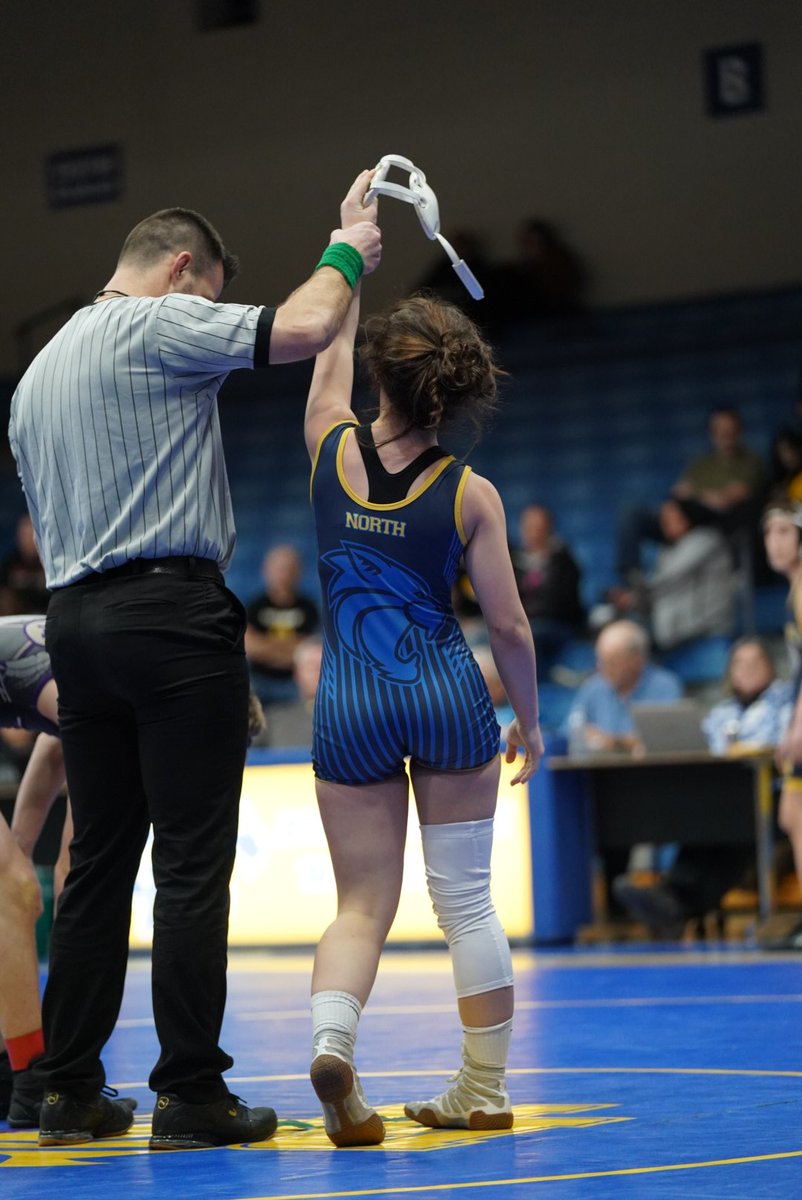 CookieheadPhoto's tweet photo. Representing the ladies on the Varsity line up, @Tpark1204 with a first period pin! https://t.co/DwdQ9hTved