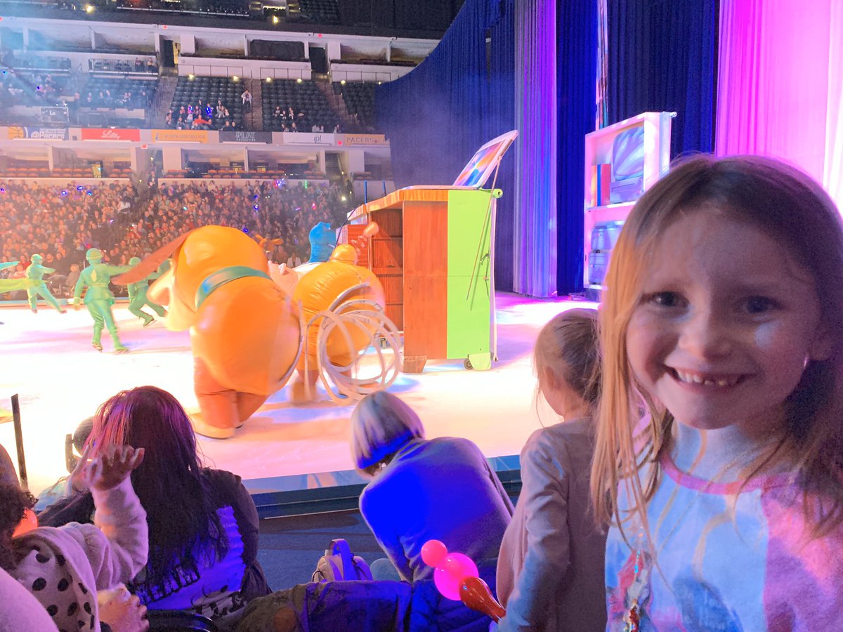 kristahilgen's tweet photo. Having a great time at #disneyonice #worldsofenchantment https://t.co/CSKM86mecg