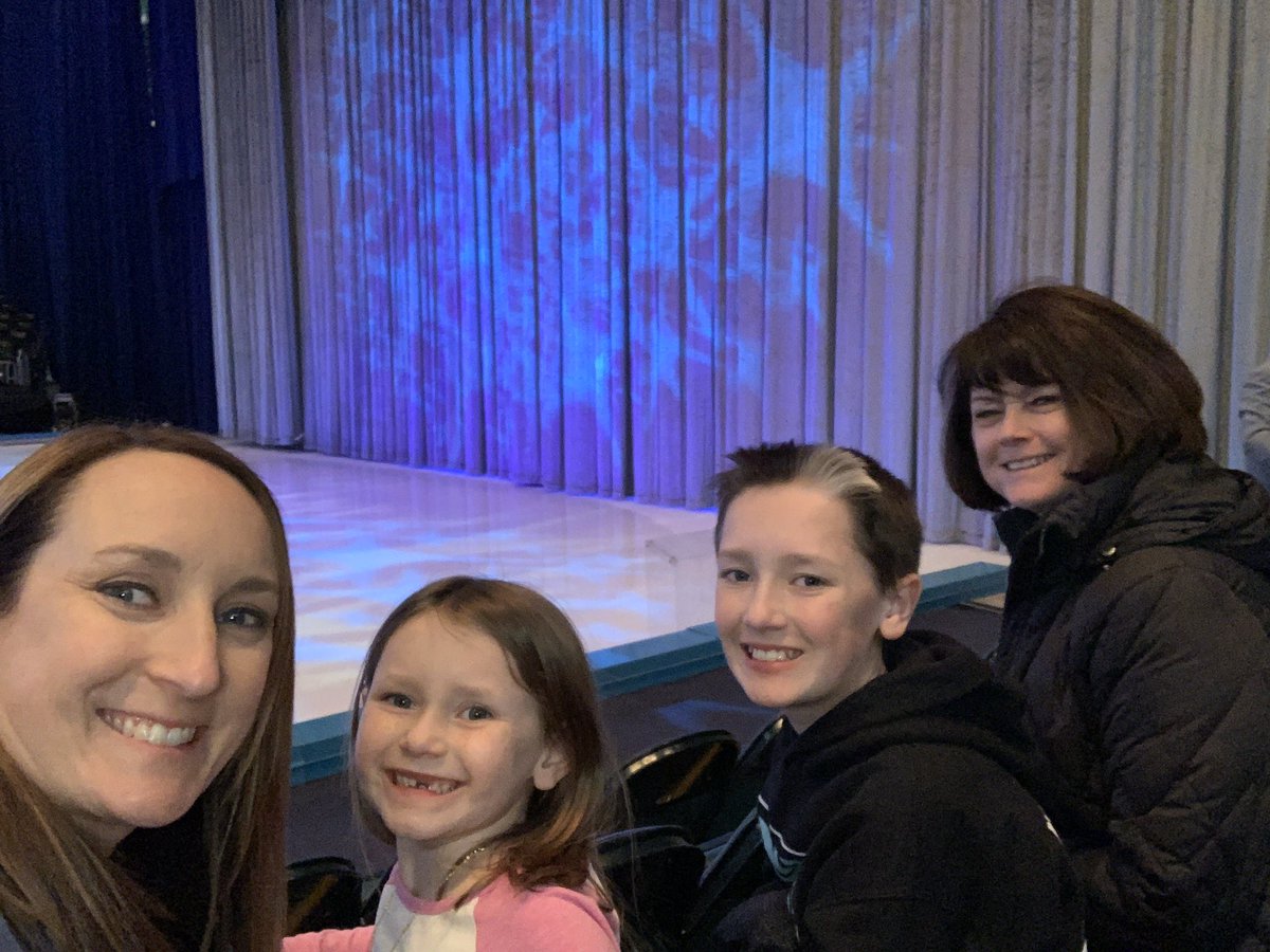 kristahilgen's tweet photo. Having a great time at #disneyonice #worldsofenchantment https://t.co/CSKM86mecg