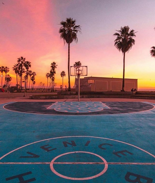 helloworldnz's tweet photo. Beachfront basketball at sunset is alway a Ve-nice idea 🏀😎🌴💞⁠
📸 :@debodes https://t.co/NzvDC39HAm https://t.co/f1bKWNoshK