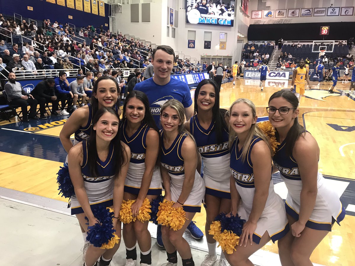 Let’s  go <a href="/HofstraMBB/">Hofstra Men's Basketball</a>!!! Such a close game #FeedtheRoar