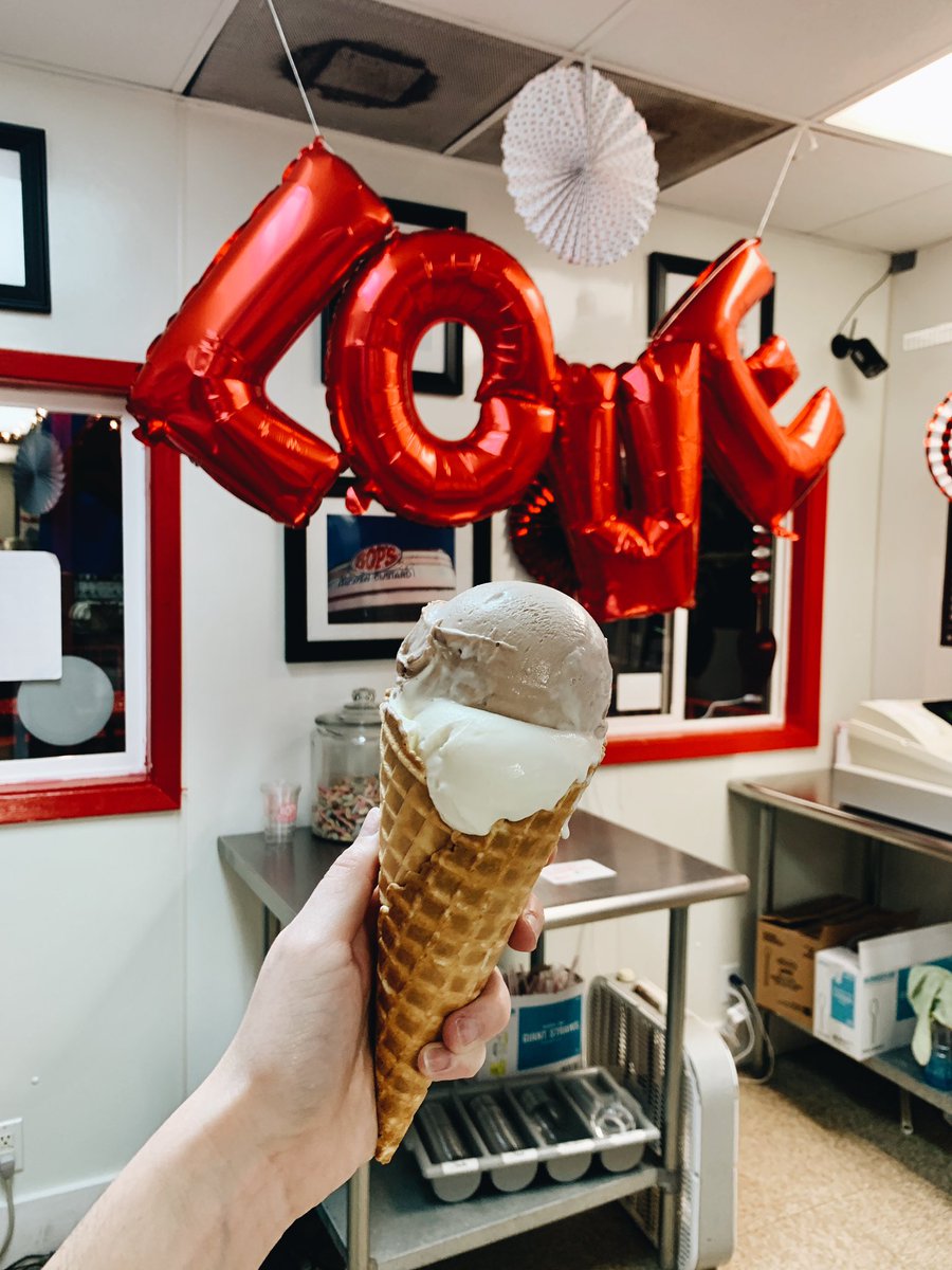 starkvillebops's tweet photo. We love our followers!! That’s why this week we’re giving away a double waffle cone! Your choice of vanilla, chocolate, or BOTH!! Like and retweet to be entered and tag someone you love ❤️ https://t.co/wqAWoGBsNd