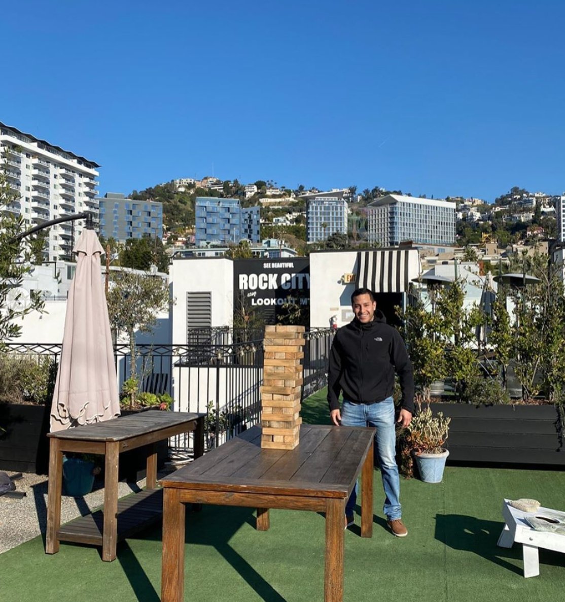 Watch more sunsets than Netflix. Sunset Cocktail Lounge @ Rooftop 5:00PM-9:00PM | Join us on the Rooftop for drinks and snacks, with sweeping 360 views of the Hollywood Hills! sunsetlounge@palihouse.com.

📷: @emoreira_rn