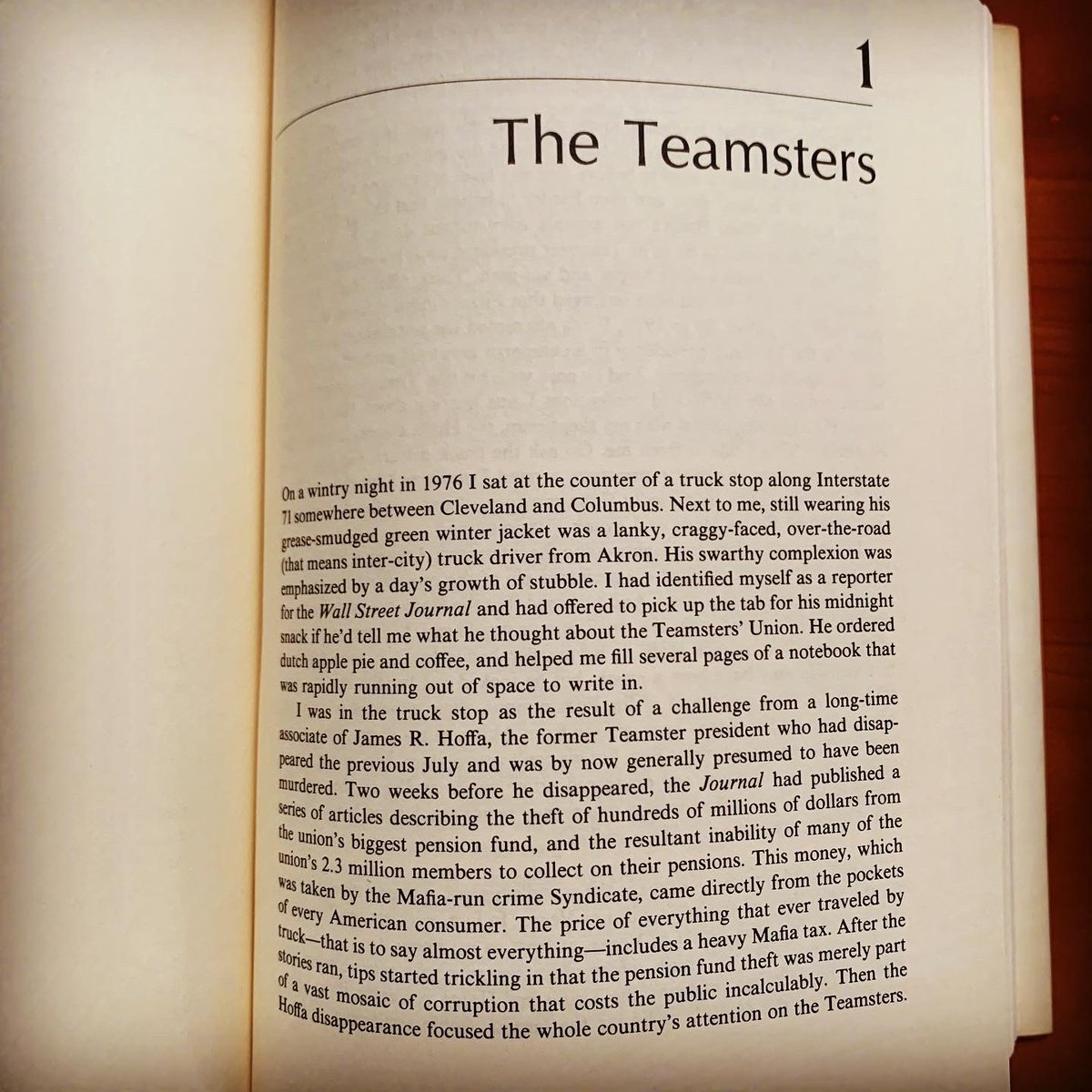 FraudLibrary's tweet photo. Vicious Circles ๐ฏ The #Mafia in the Marketplace ๐ฐ#JonathanKwitny #Hoffa โฐ๏ธ #Irishman #Butcher ๐ฅฉ#Trucking ๐#Teamsters #OrganizedCrime ๐ #TrueCrime ๐ #TheLibraryOfFraud ๐......#BookStagram #BooksOfInstagram #Bookaholic #BookCover #BusinessBooks https://t.co/OQnvdfVXRj