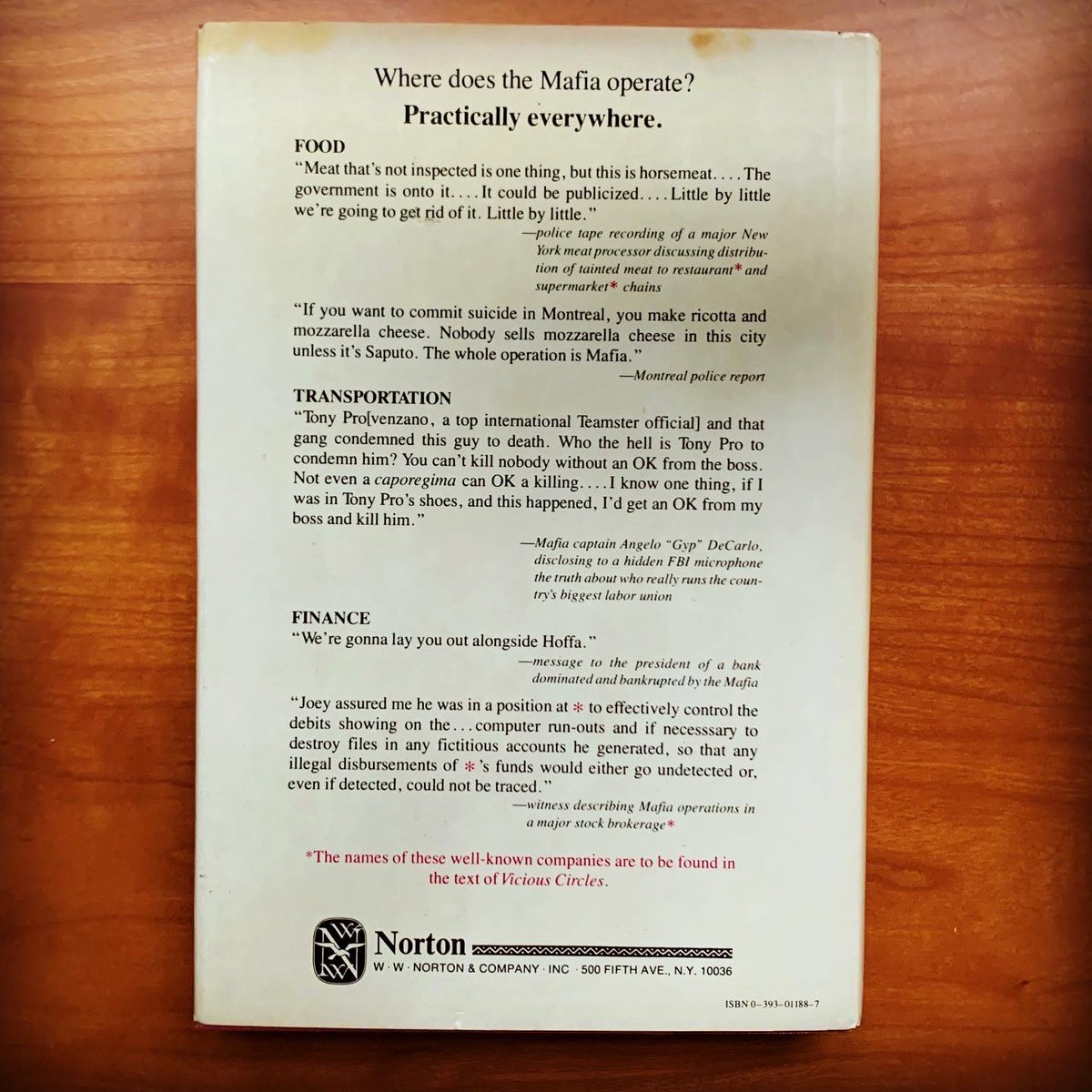 FraudLibrary's tweet photo. Vicious Circles ๐ฏ The #Mafia in the Marketplace ๐ฐ#JonathanKwitny #Hoffa โฐ๏ธ #Irishman #Butcher ๐ฅฉ#Trucking ๐#Teamsters #OrganizedCrime ๐ #TrueCrime ๐ #TheLibraryOfFraud ๐......#BookStagram #BooksOfInstagram #Bookaholic #BookCover #BusinessBooks https://t.co/OQnvdfVXRj