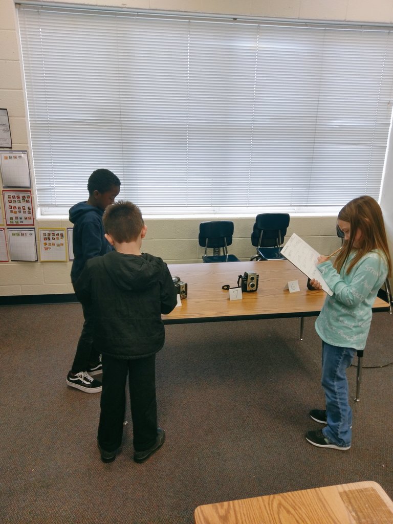 LauraAbernethy2's tweet photo. We loved starting our Where We Are In Place And Time unit today.  The kids loved looking at all the items in our long ago room! #irvinignites #CantHideIrvinPride #IBlearning @wmirvinelem https://t.co/0pShG3gv4J