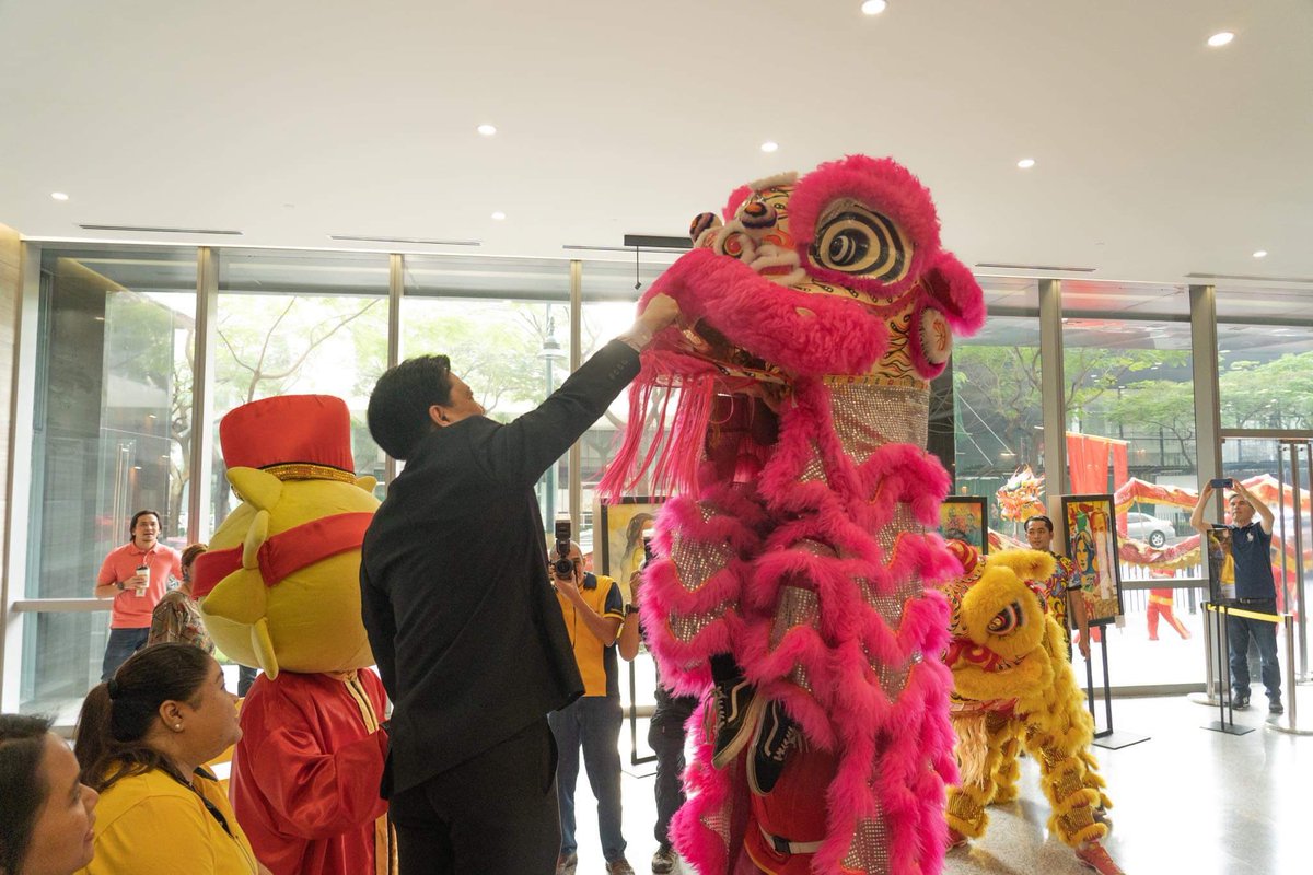 BeneSison's tweet photo. Sun Life welcomes the Year of the Metal Rat with optimism and a firm promise to make more Filipinos live brighter. Kung Hei Fat Choi! https://t.co/GOLW9jtv2y