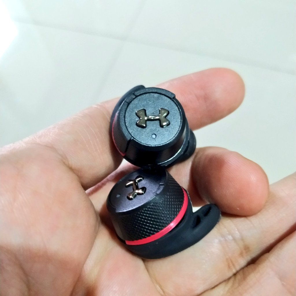 Tuips, ada yang mau ga? Baru dipake seminggu ternyata kuping gw ngga cocok pake yang ada wingtips nya begini.

Under Armour JBL True Wireless Flash

RT ya kalau minat. Diundi minggu depan.