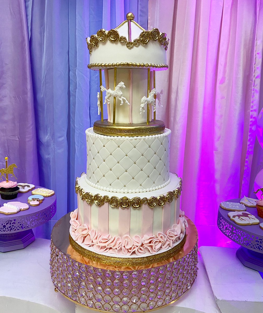 ItsDeliciousNYC's tweet photo. Carousel Baby Shower Cake 🎠💕💫. #itsdeliciousdesserts https://t.co/2nmKe2CUKQ