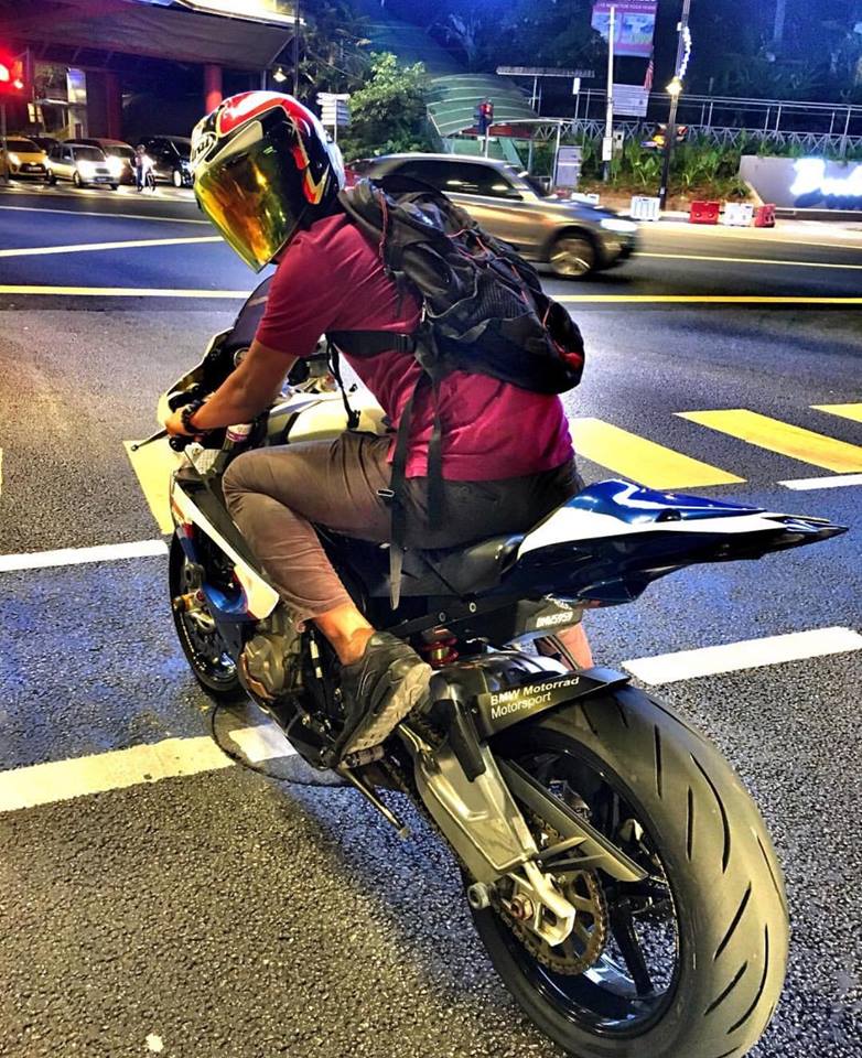 BikersRanger's tweet photo. Usaha gigih menampakkan hasil..
Hati tertawan membuatkan jiwa mengidam..
Bergaya dijalanan, Ranjang penampilan..
#RaRetrok #TipTopJumbo #OldStillGold #BikersRanger #SangapThrottle #Racing #Fly #Jekrod #KapcaiJahat #Honda #Yamaha #Kawasaki #Suzuki #Aprilia #BMW #Ducati #Benelli https://t.co/nePNP8uJGT