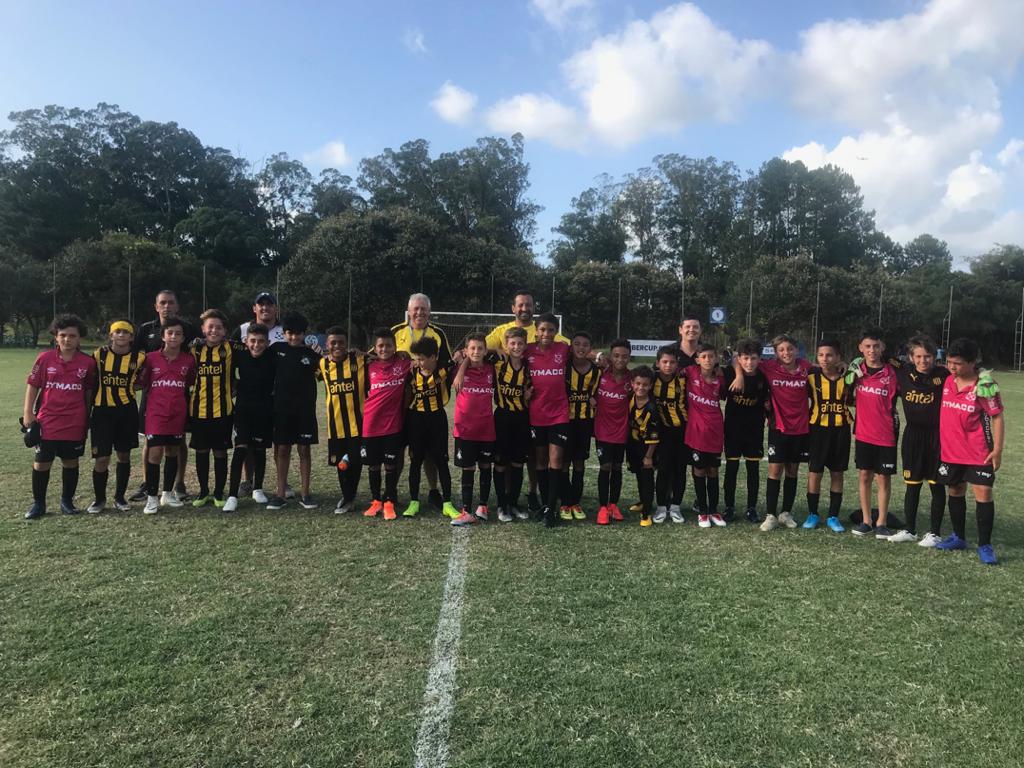 #Sub12 | Hoy se disputó el partido correspondiente al Supergrupo D por <a href="/Ibercup/">IberCup (At 🏠)</a> en Porto Alegre.

<a href="/FormativasCAP/">PEÑAROL | Formativas</a> 2
@MwfCjuveniles 2

⚽ Mateo Castillo.
⚽ Brian Barboza.

#Ibercup2020
