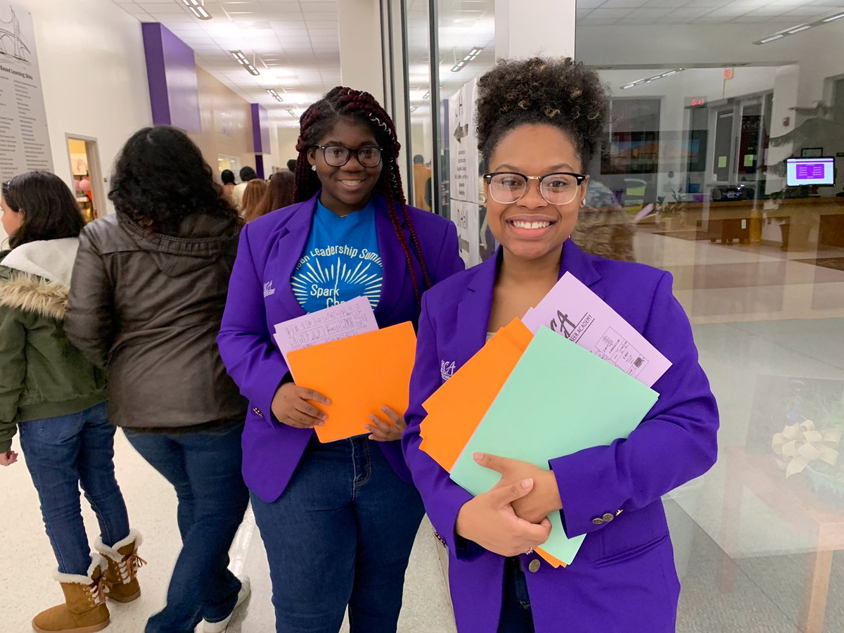 RockdaleSchools's tweet photo. Packed house @RCA_Career Open House tonight! Kudos RCA staff & THANK YOU to all the families that came out to meet instructors/students & learn about the wonderful career pathways & opportunities offered! #RCPSWorldClass #RCArocks #engagedparents #CTAEworks https://t.co/sgLpuWA42M