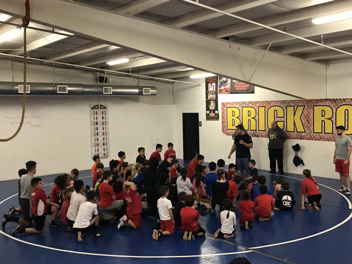 brickrdwrestle's tweet photo. Coach Mike had a full house of youth #wrestlers tonight! Happy to have friends from New Bedford  and D-R join in.
@MJWINZ https://t.co/pVfaejP8px