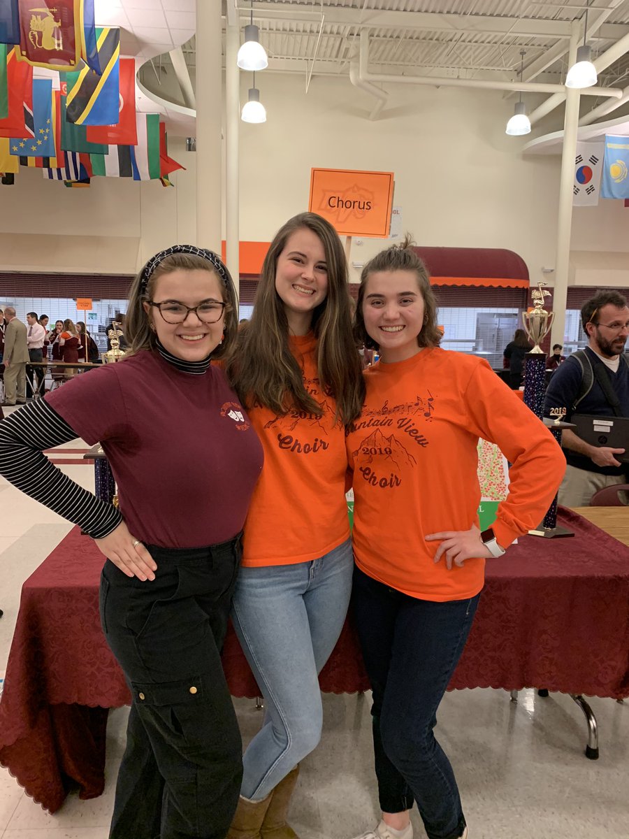 MVChorus05's tweet photo. Mv chorus had a great time at rising freshman night!🎵🎶 https://t.co/KqHWFwMU0w