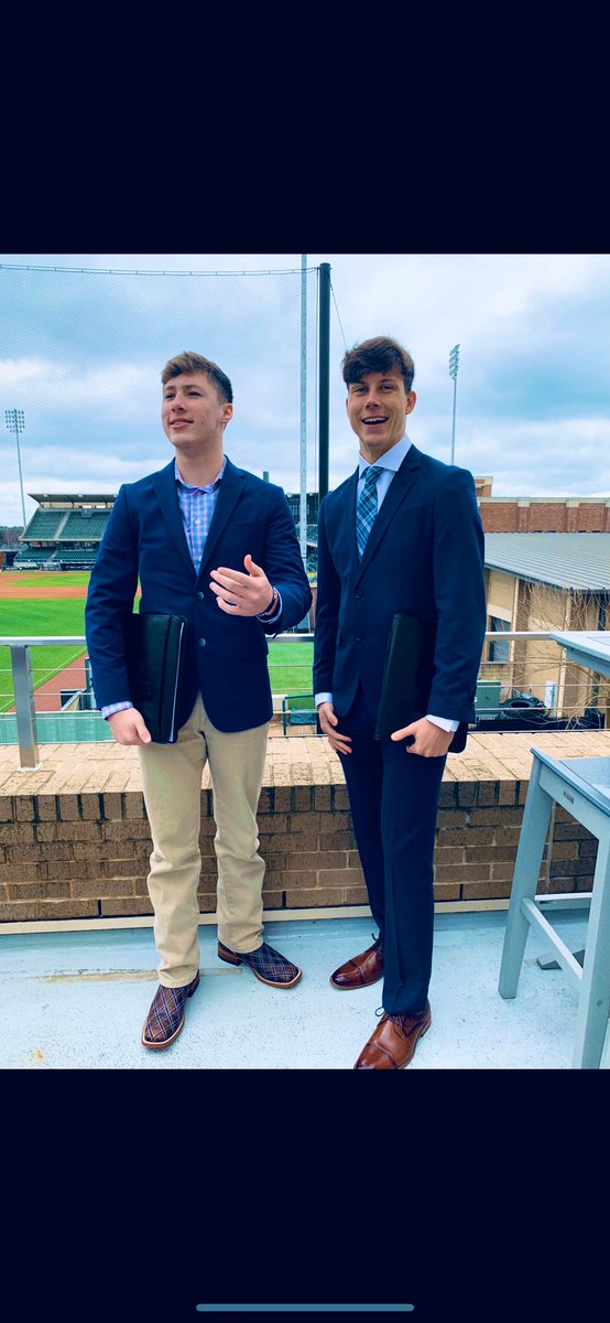 troy__110's tweet photo. Career Fair vibezz👔💼 Did we get an internship?? Yeahhhhh probably not😂 https://t.co/D2vmvUn3kz