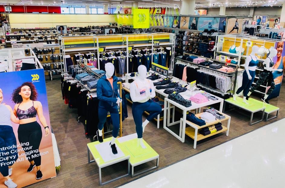 AbbyMcDonald99's tweet photo. All In Motion Brand Launch 🏃‍♀️ 🎯 @TargetNews 
Huge recognition to my Style Leads Yasmin and Virginia, my VM Josephine and our amazing DBOs for bringing this set to life at T-2475 #BronxTerminal
@JosephinePared5 @Yasmin00598704 @RobDeMo20 @EmpressTkia @StevenRosini https://t.co/emKoQ5WbFt
