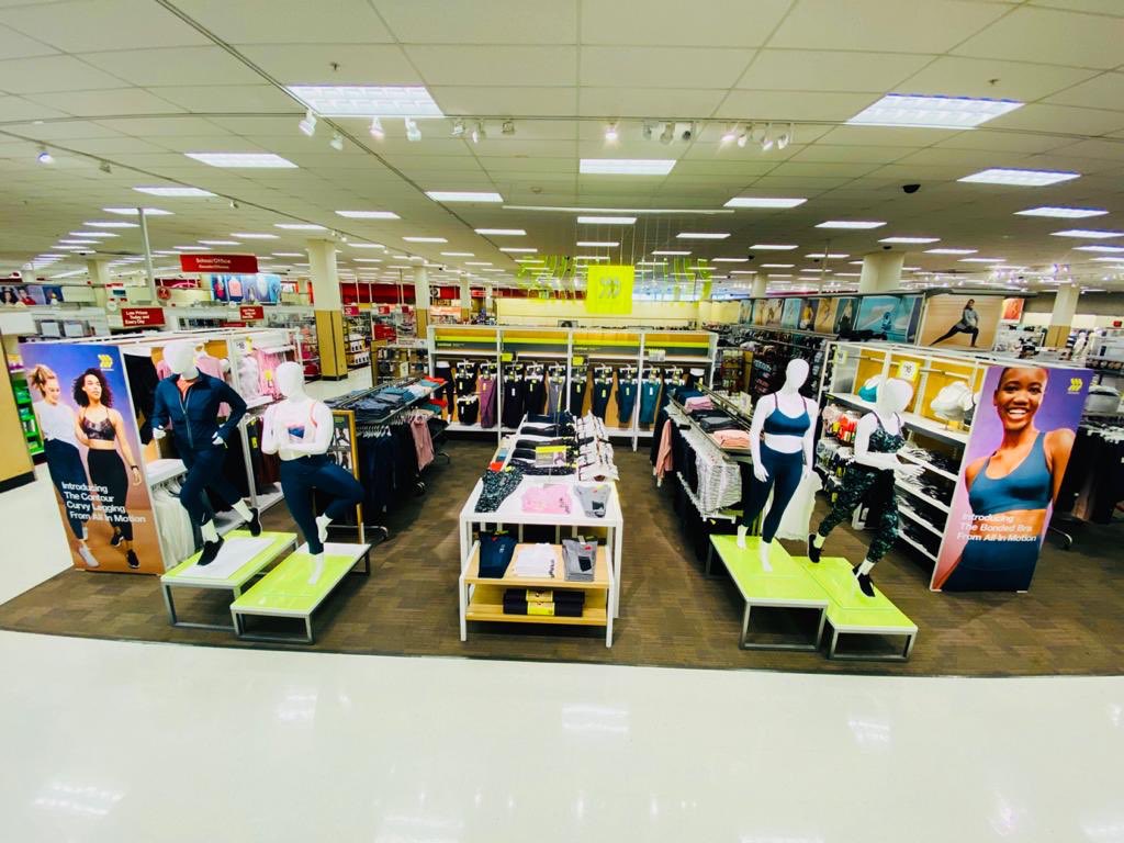AbbyMcDonald99's tweet photo. All In Motion Brand Launch 🏃‍♀️ 🎯 @TargetNews 
Huge recognition to my Style Leads Yasmin and Virginia, my VM Josephine and our amazing DBOs for bringing this set to life at T-2475 #BronxTerminal
@JosephinePared5 @Yasmin00598704 @RobDeMo20 @EmpressTkia @StevenRosini https://t.co/emKoQ5WbFt