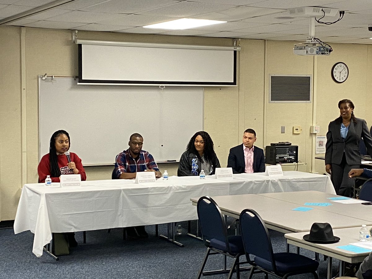 ElemLBUSD's tweet photo. Full house of parents and students listening to @LBSchools and HBCU graduates speak about their amazing experiences. #proudtobeLBUSD https://t.co/e3trreUARr