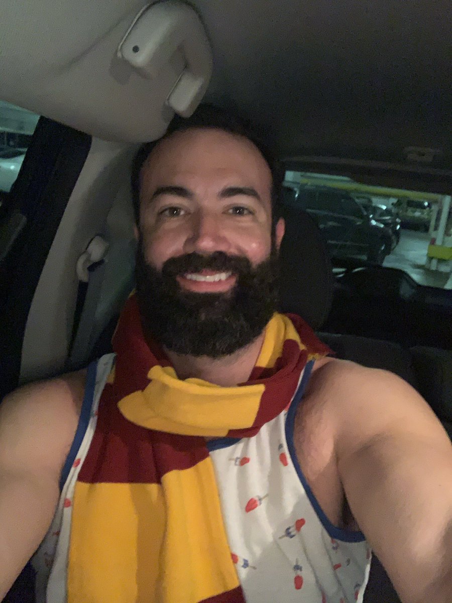 Jason_Disharoon's tweet photo. Another scarf for the collection. Also I’m a Gryffindor and yes, I’m pairing it with a tank top 😂 #winterwear #tanktopweather #scarf https://t.co/Qsr6LIwWJ0