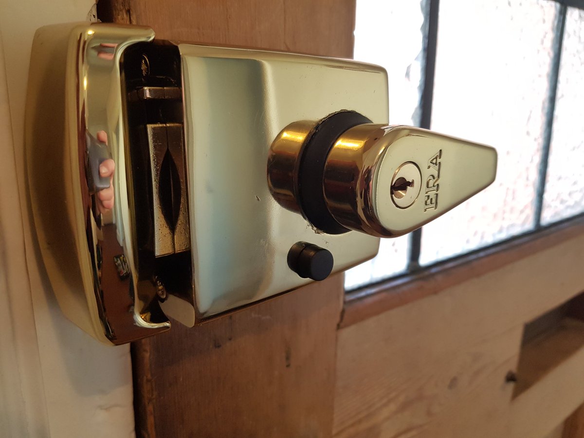 sher_lock96's tweet photo. Before &amp; after... 
The credit card trick stopped in its tracks with ERA British Standard Locking Nightlatch fitted &amp;... get extra keys cut on site... 
#erasecuity &amp; Sher-Lock Locksmiths 
Keeping Your HOMES Secure 
@ERASecurity @nottspolice @nottslive #ng5 #ng3 #ng16 #ng1 #ng7 https://t.co/B8uRKvKnaO