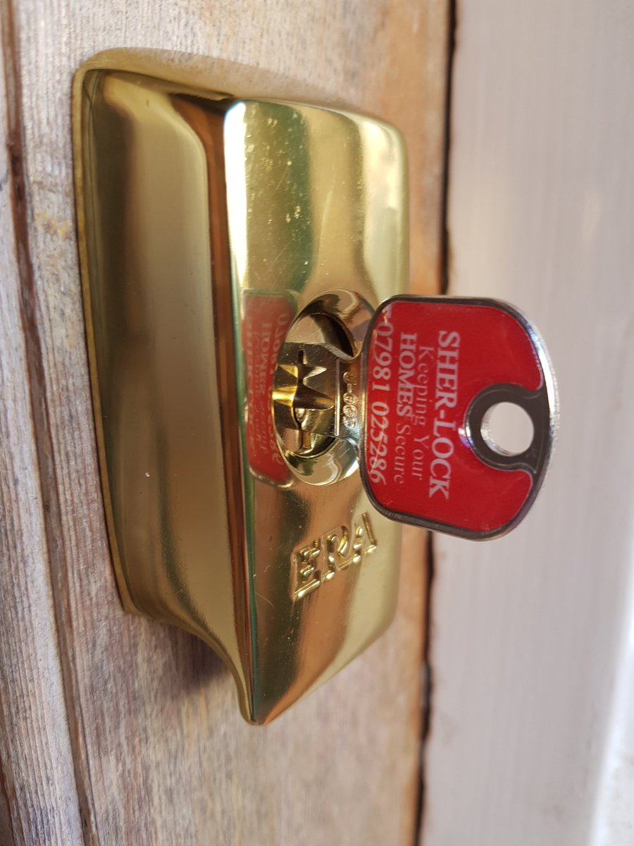 sher_lock96's tweet photo. Before &amp; after... 
The credit card trick stopped in its tracks with ERA British Standard Locking Nightlatch fitted &amp;... get extra keys cut on site... 
#erasecuity &amp; Sher-Lock Locksmiths 
Keeping Your HOMES Secure 
@ERASecurity @nottspolice @nottslive #ng5 #ng3 #ng16 #ng1 #ng7 https://t.co/B8uRKvKnaO