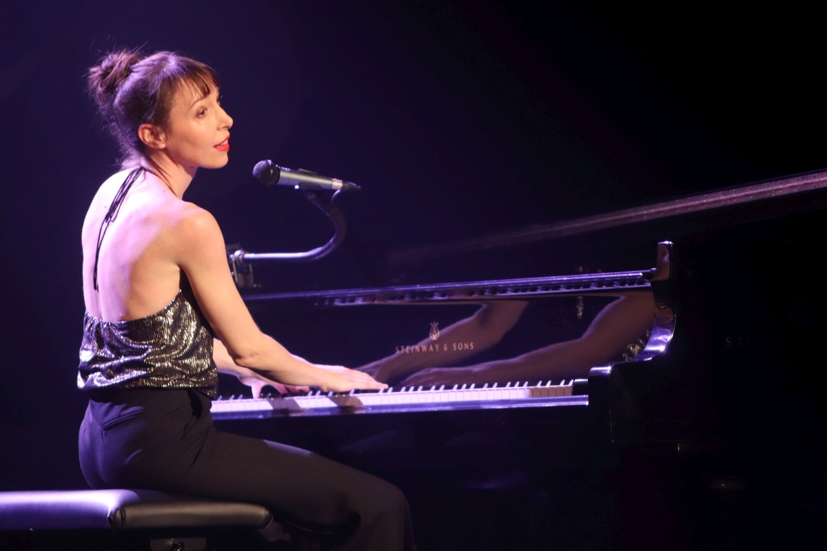 Jeanne Cherhal était hier soir au théâtre Fémina de Bordeaux. bit.ly/2Gp4Mm9