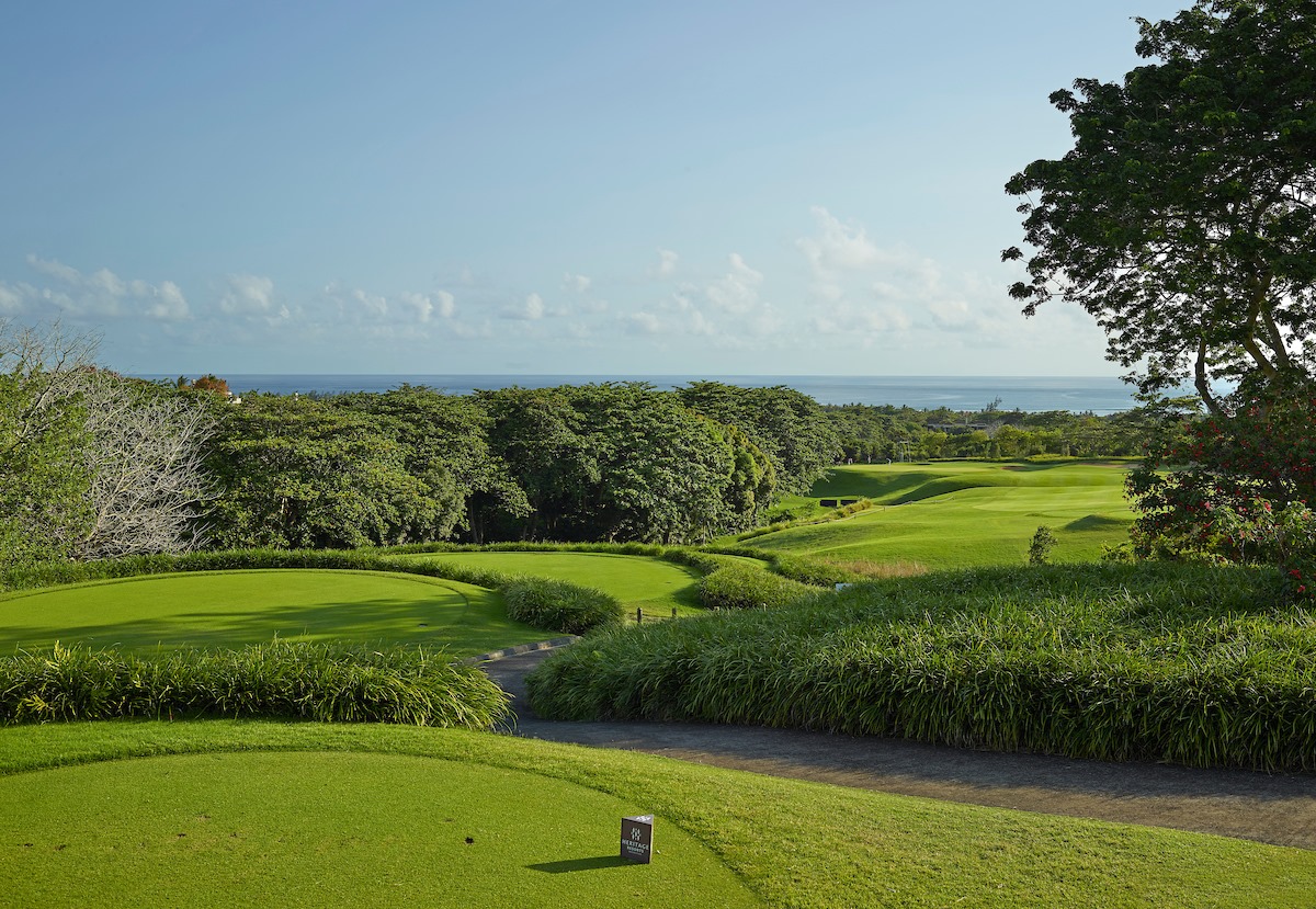 GolfingMauritiu's tweet photo. 𝑰𝑪𝒀𝑴𝑰:
The beautiful and multiple award winning #HeritageGolfClub was ranked #27 in the #Golfscape Top 100 Courses in the World for 2020.
We are very proud to have 2 courses in the #Top100 on our beautiful island.
📸: @GrantLeversha
#GolfingMauritius #GolfingParadise https://t.co/WL8KIZRKlv