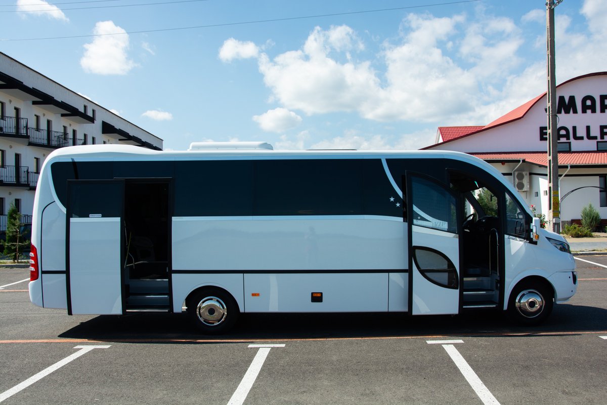 midi_bus's tweet photo. Iveco Premier
29+1+1 seats 🚍🚍🚍
📷📸 More photos: https://t.co/CzWHb5bNsv
📧 luciano.apostolescu@midi-bus.com
📞 +39 348 442 6868 - Luciano (English, Italian)
https://t.co/NUqZsOkS0w
#minibus #bus #iveco #daily #70c19 #premier #touring #vip https://t.co/e9X1oeJxj2